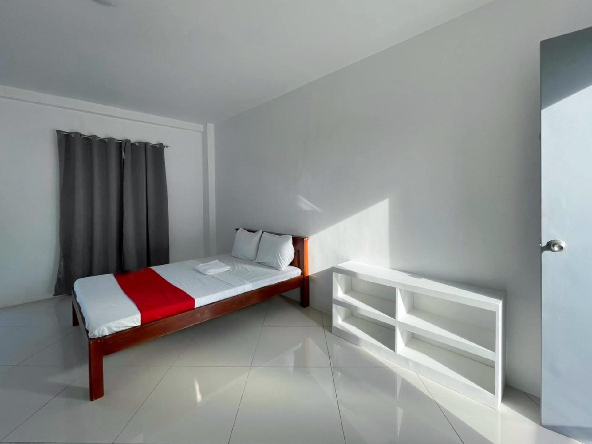 Oyo 778 Fat J Apartelle Hotel Cebu Ngoại thất bức ảnh