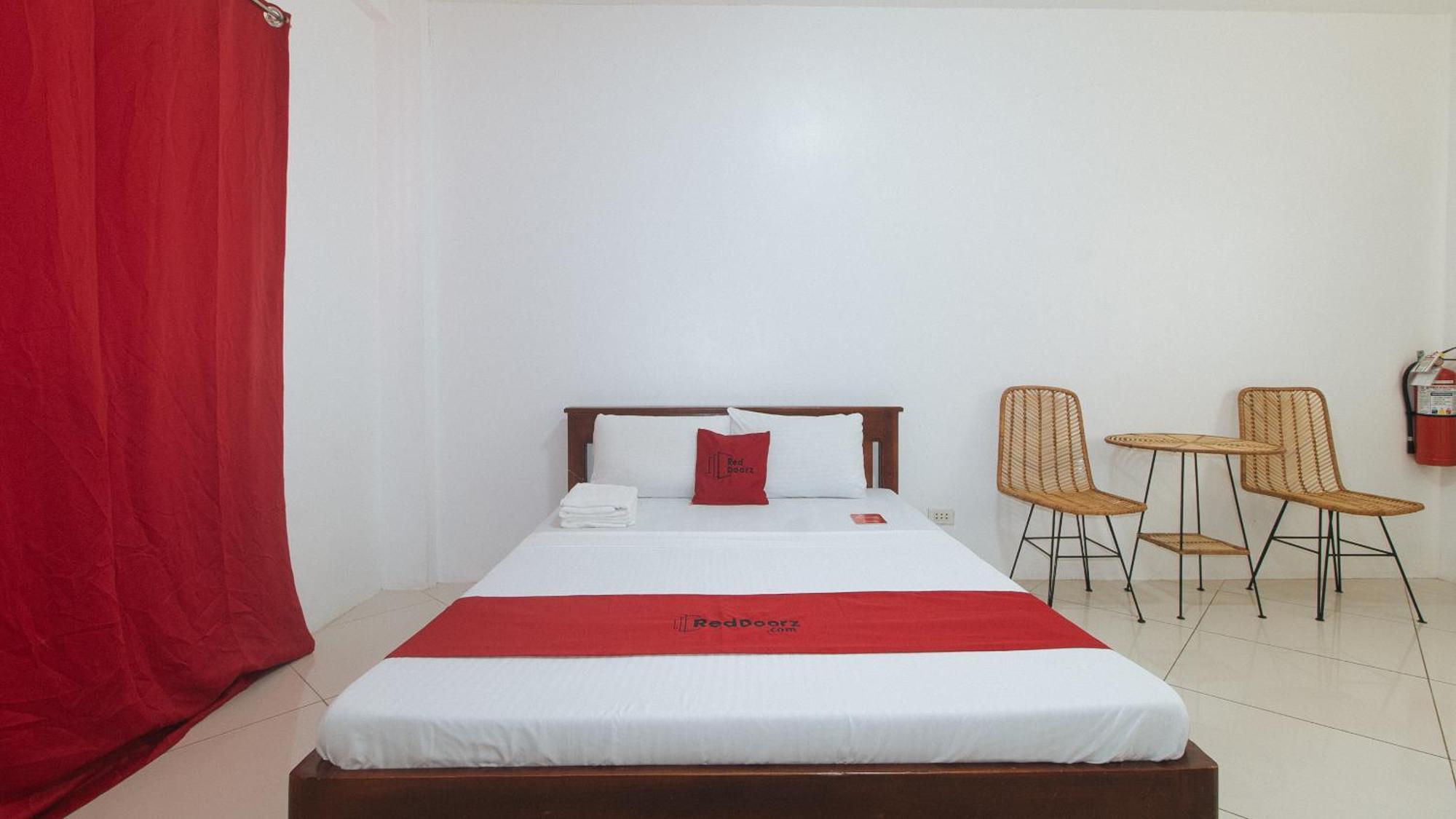 Reddoorz At Fat J Apartelle Mactan Cebu Ngoại thất bức ảnh