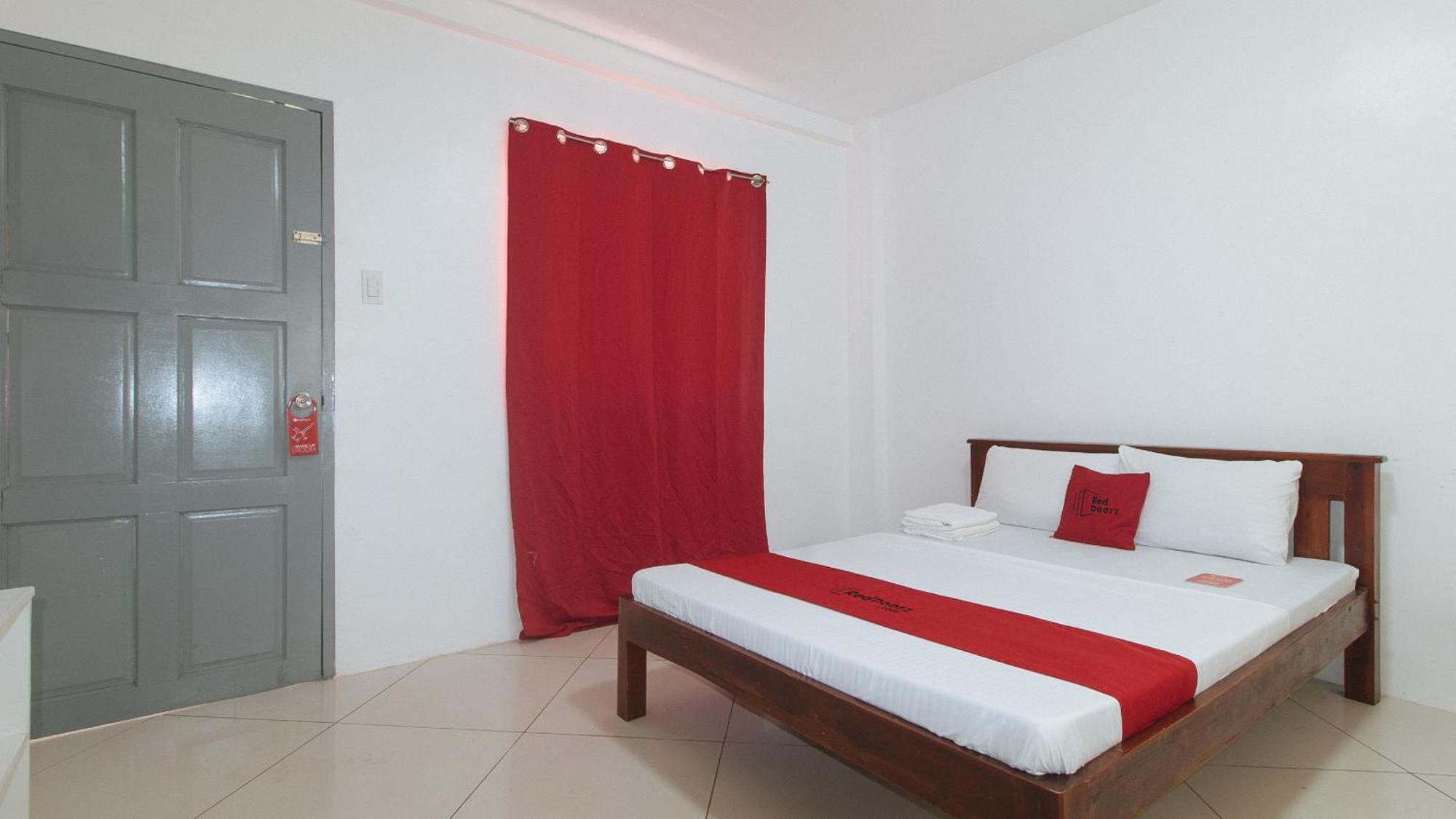 Reddoorz At Fat J Apartelle Mactan Cebu Ngoại thất bức ảnh