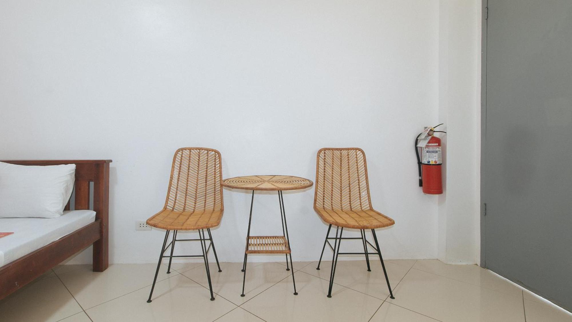 Reddoorz At Fat J Apartelle Mactan Cebu Ngoại thất bức ảnh
