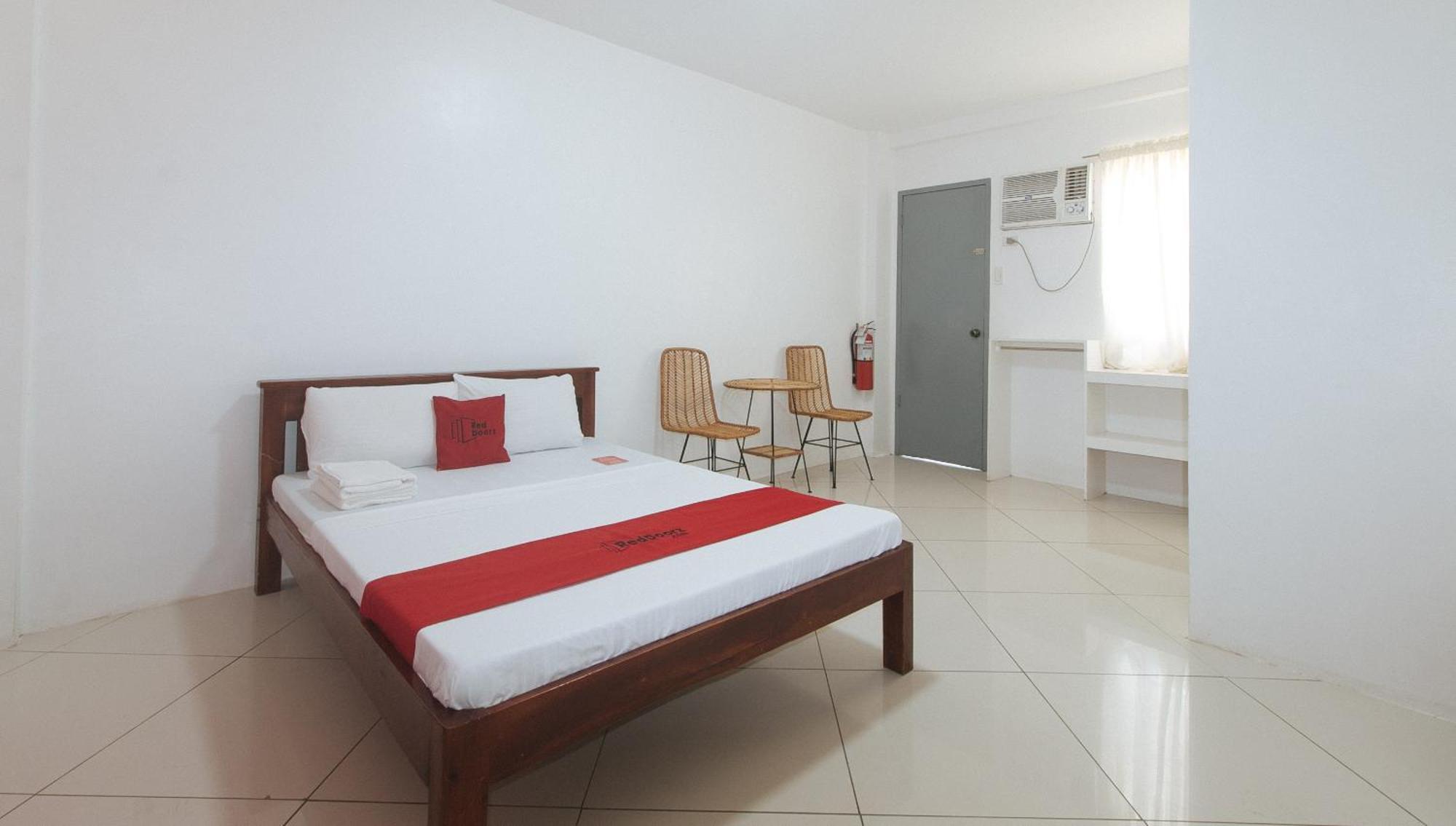 Reddoorz At Fat J Apartelle Mactan Cebu Ngoại thất bức ảnh