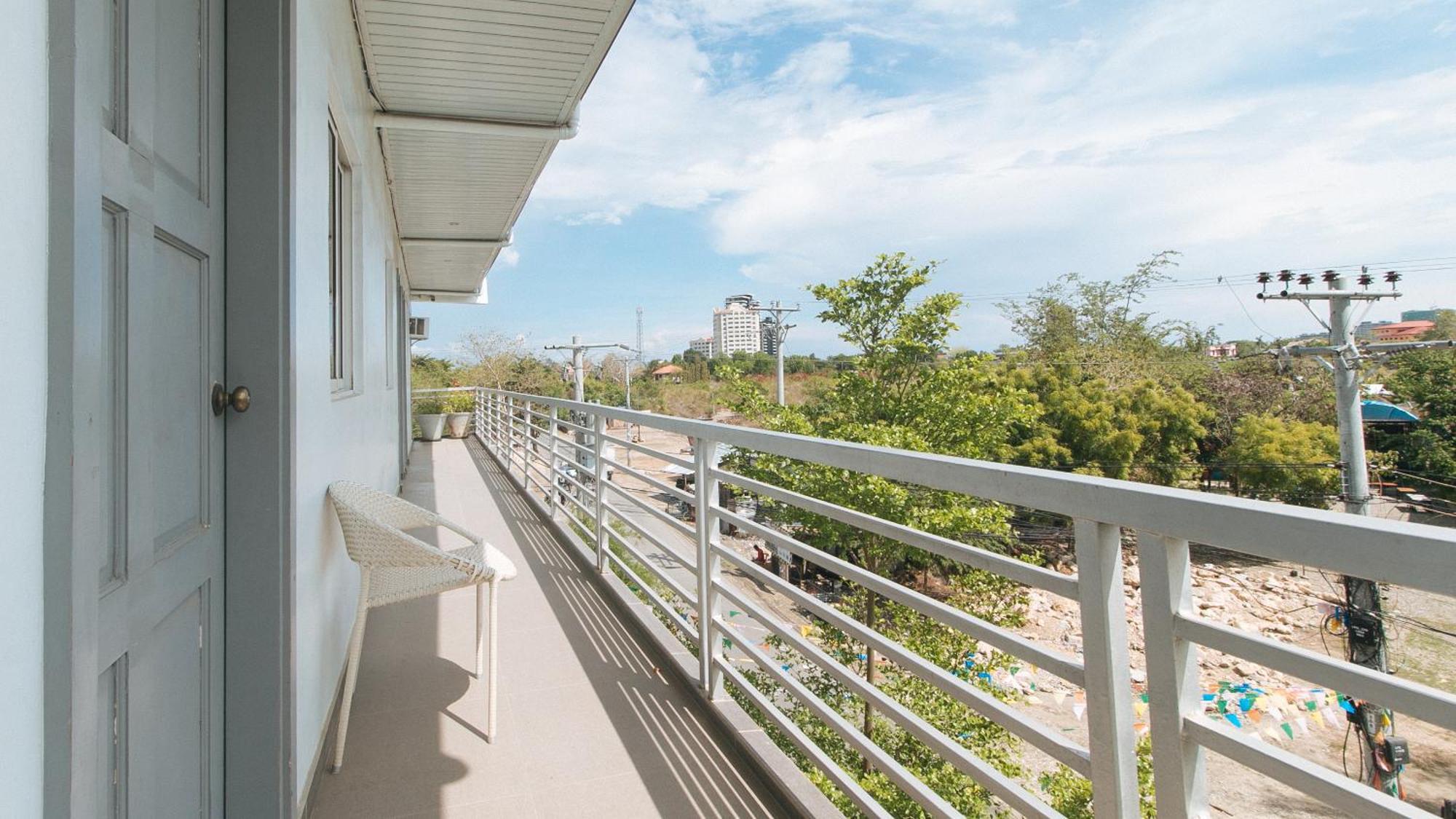 Reddoorz At Fat J Apartelle Mactan Cebu Ngoại thất bức ảnh