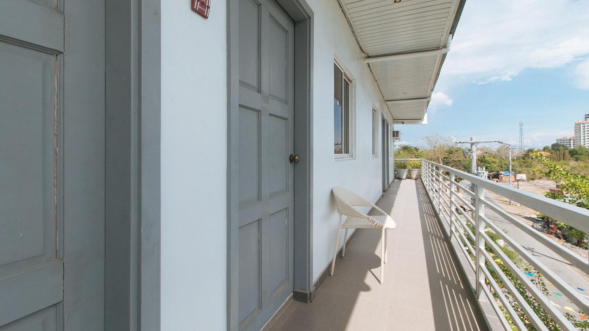 Reddoorz At Fat J Apartelle Mactan Cebu Ngoại thất bức ảnh