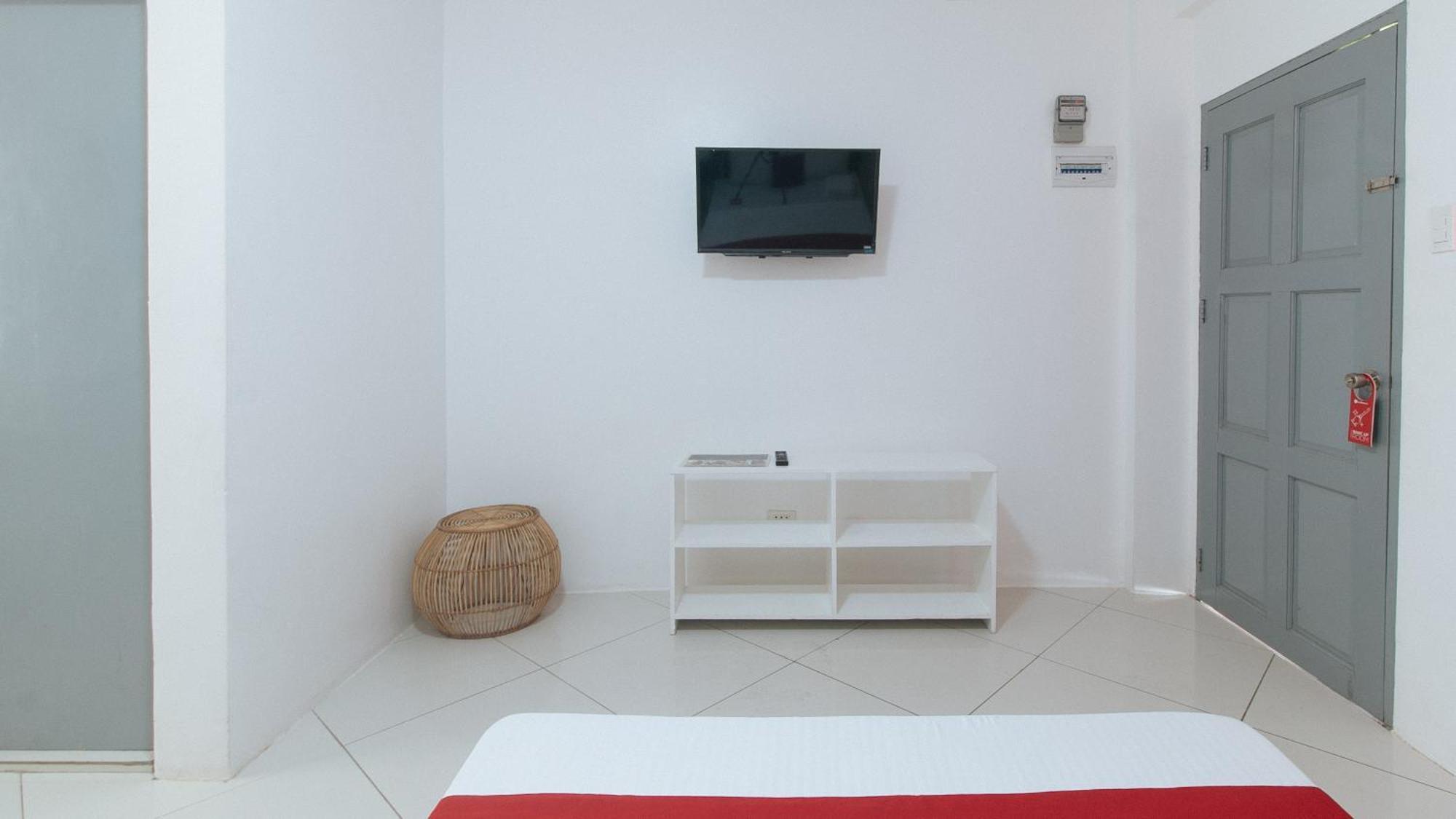 Reddoorz At Fat J Apartelle Mactan Cebu Ngoại thất bức ảnh