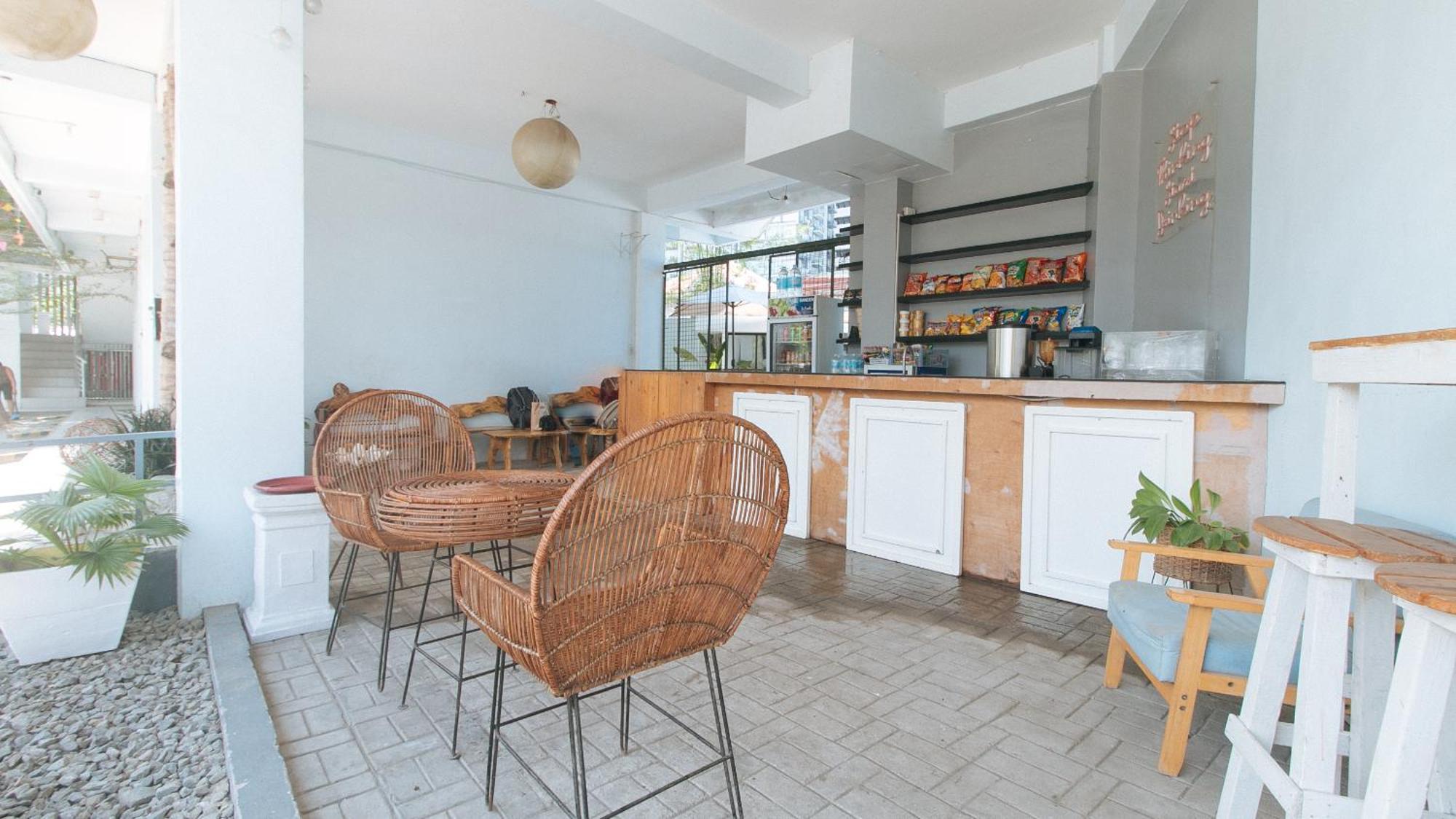 Reddoorz At Fat J Apartelle Mactan Cebu Ngoại thất bức ảnh